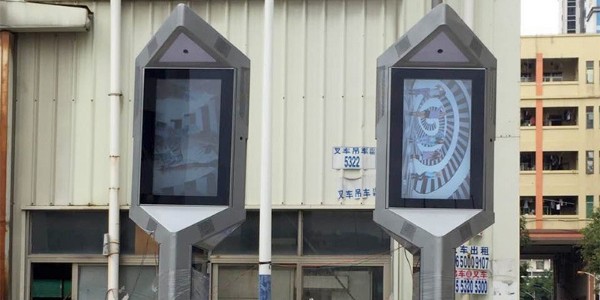 如何選購戶外廣告機(jī)？精致為您揭曉
